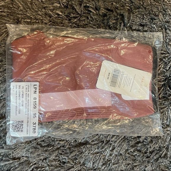 NWT! Fabletics High-Waisted Pink Seamless Ribbed Workout Exercise Leggings - Picture 7 of 7